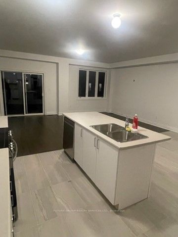 40 Autumn Dr W