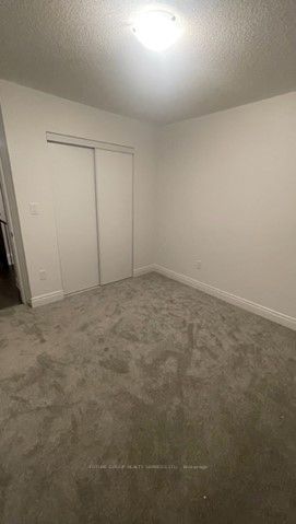 40 Autumn Dr W