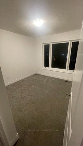 40 Autumn Dr W