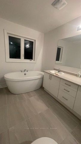 40 Autumn Dr W