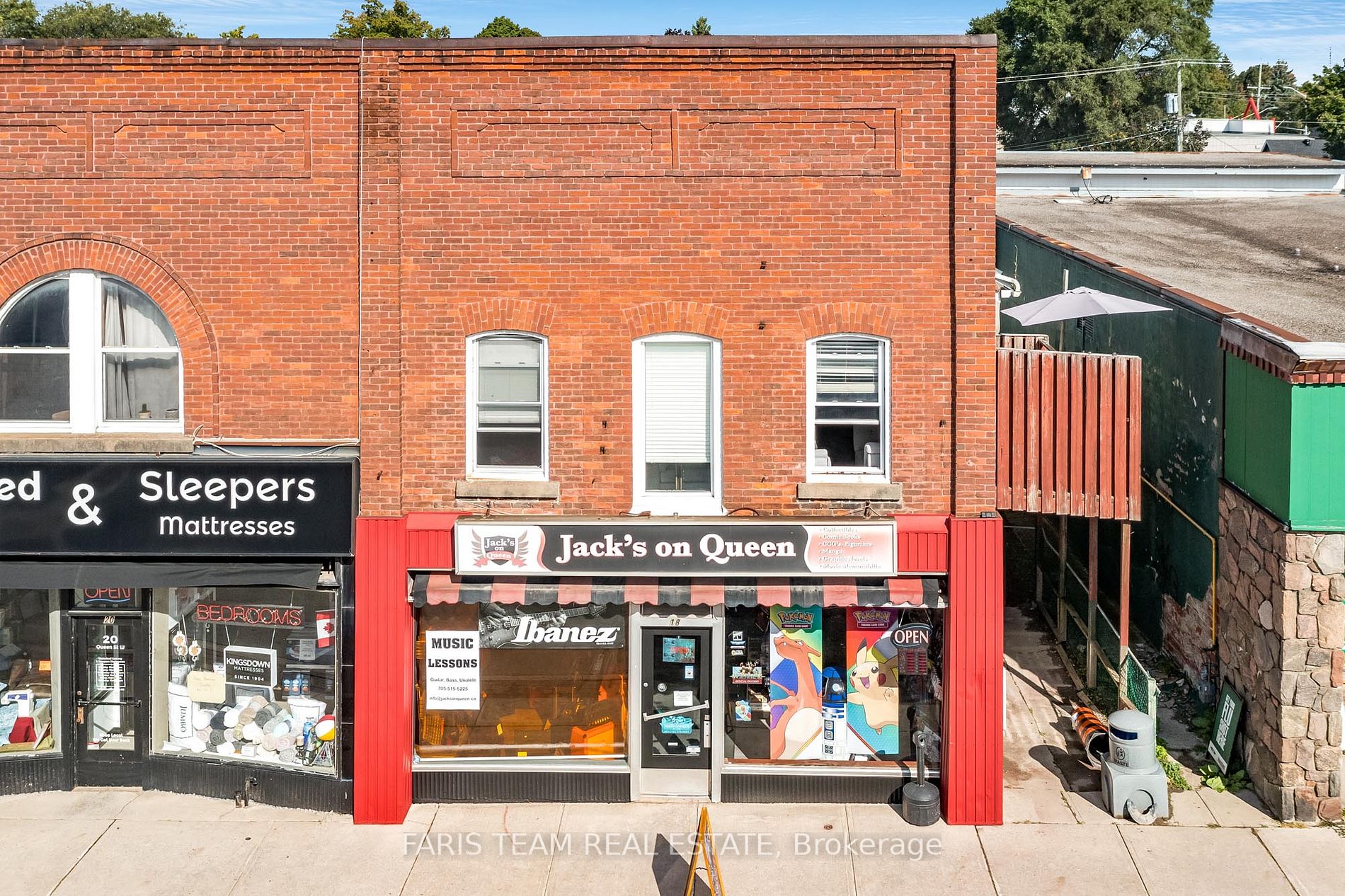 18 Queen St W