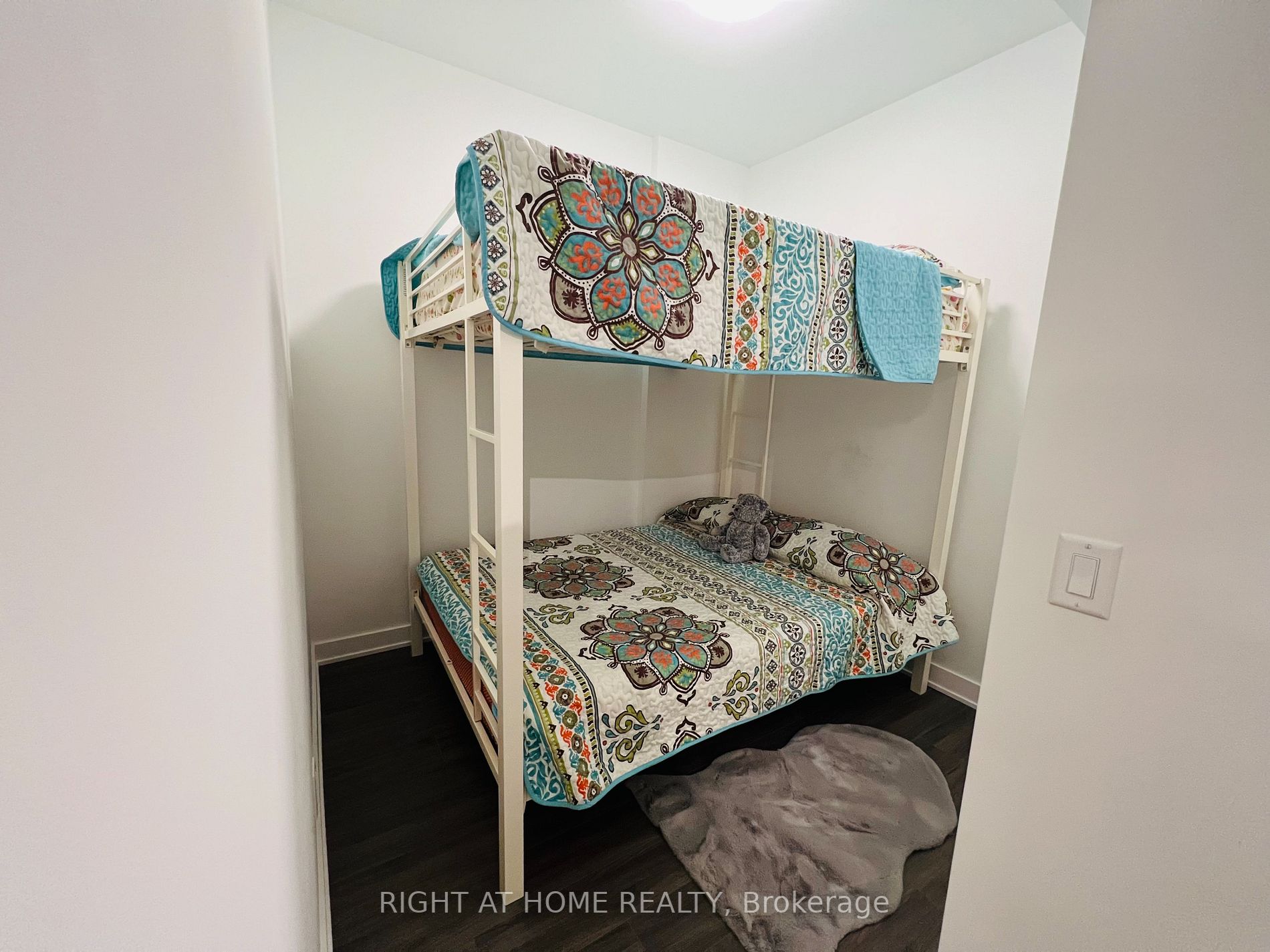 681 Yonge St, #315