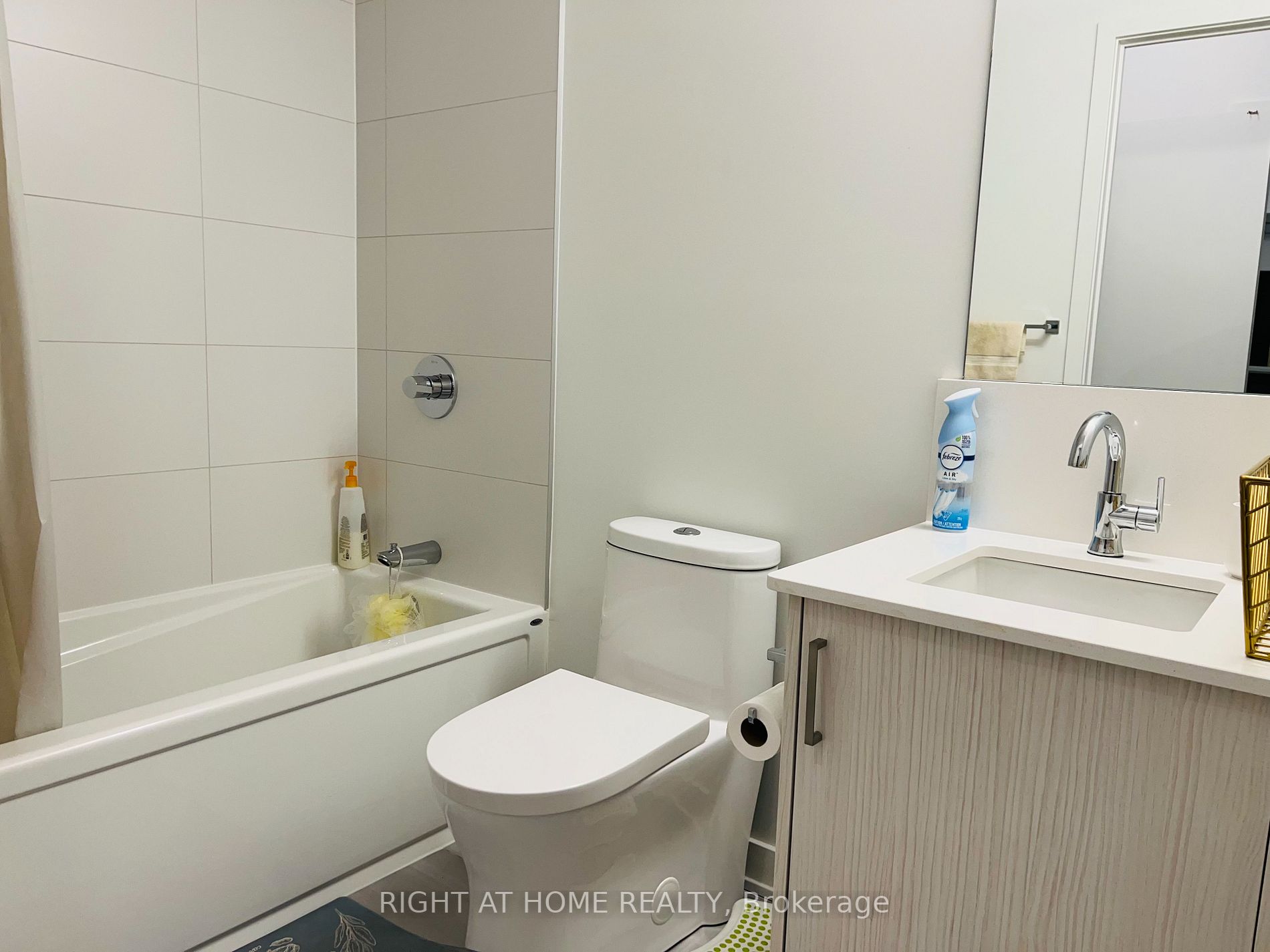 681 Yonge St, #315