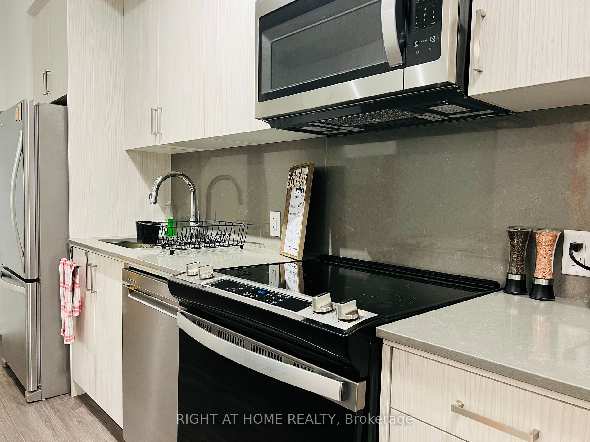 681 Yonge St, #315