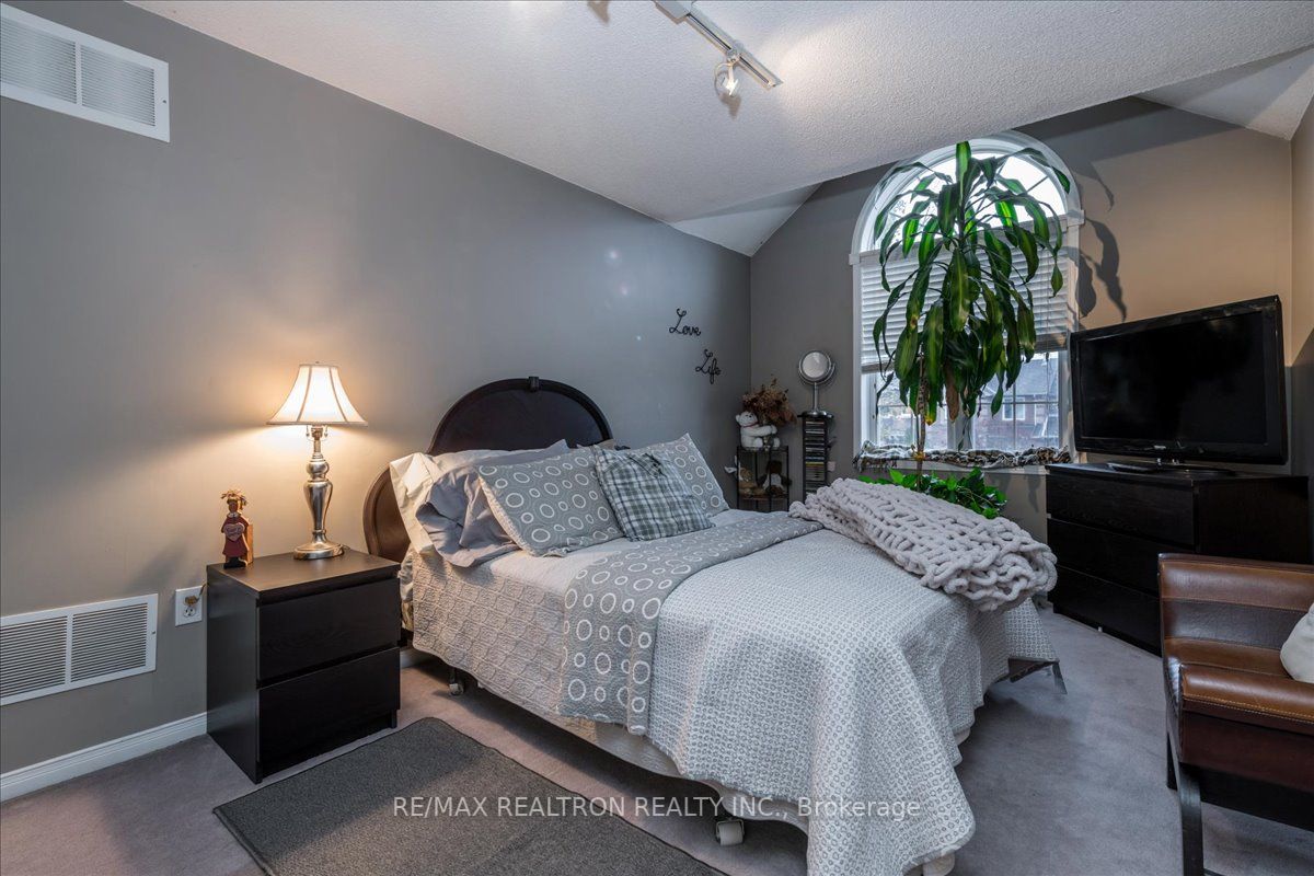9 Caribou Crt