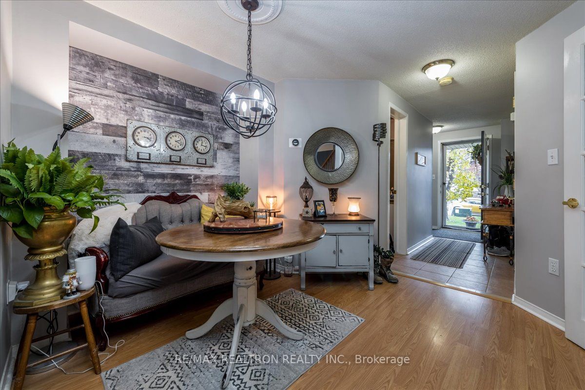 9 Caribou Crt