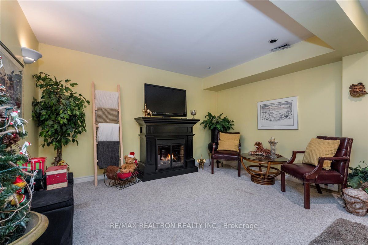 9 Caribou Crt