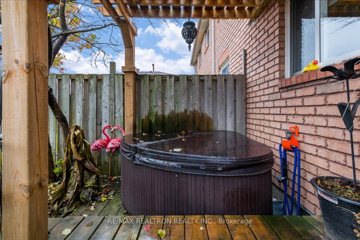 9 Caribou Crt