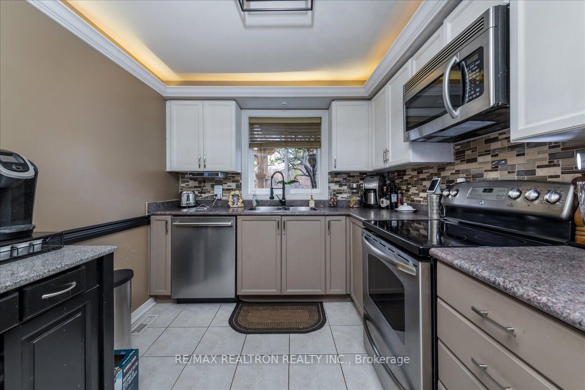9 Caribou Crt