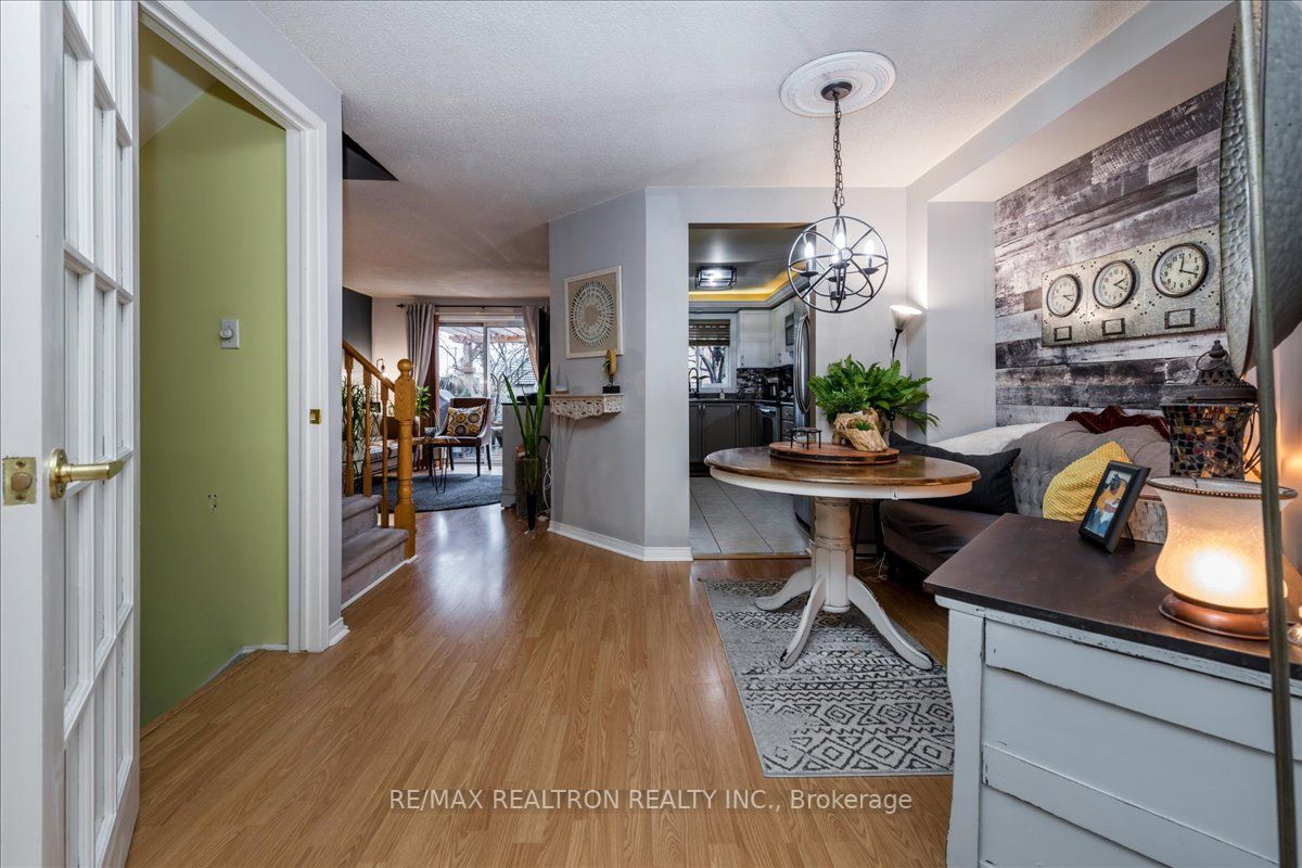 9 Caribou Crt