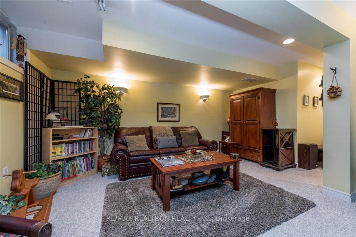 9 Caribou Crt