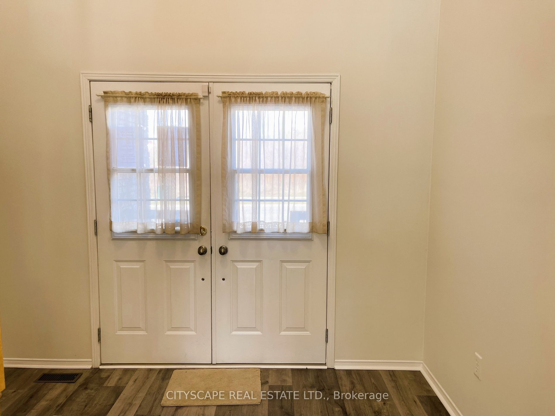 96 Sandringham Dr