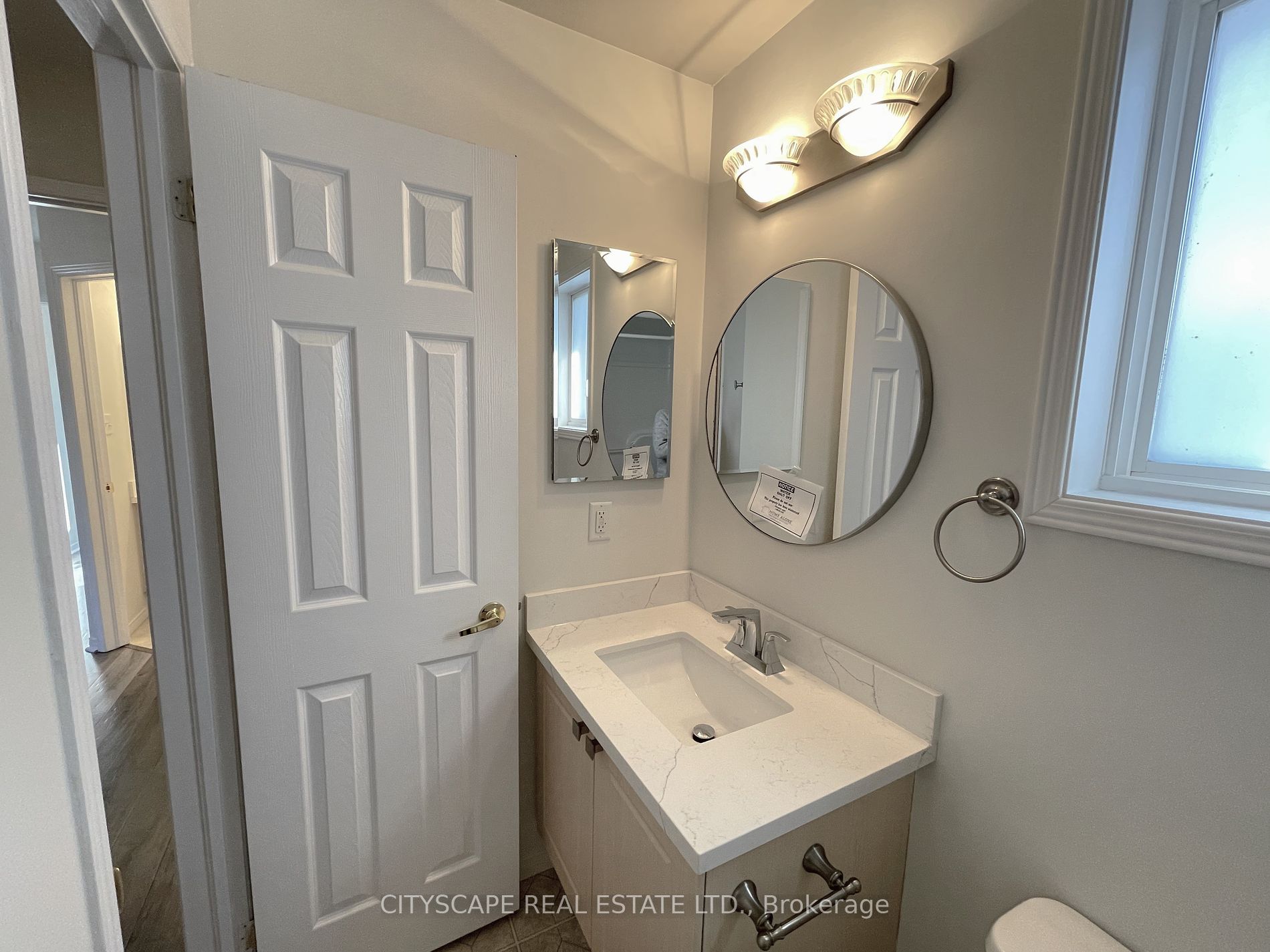 96 Sandringham Dr