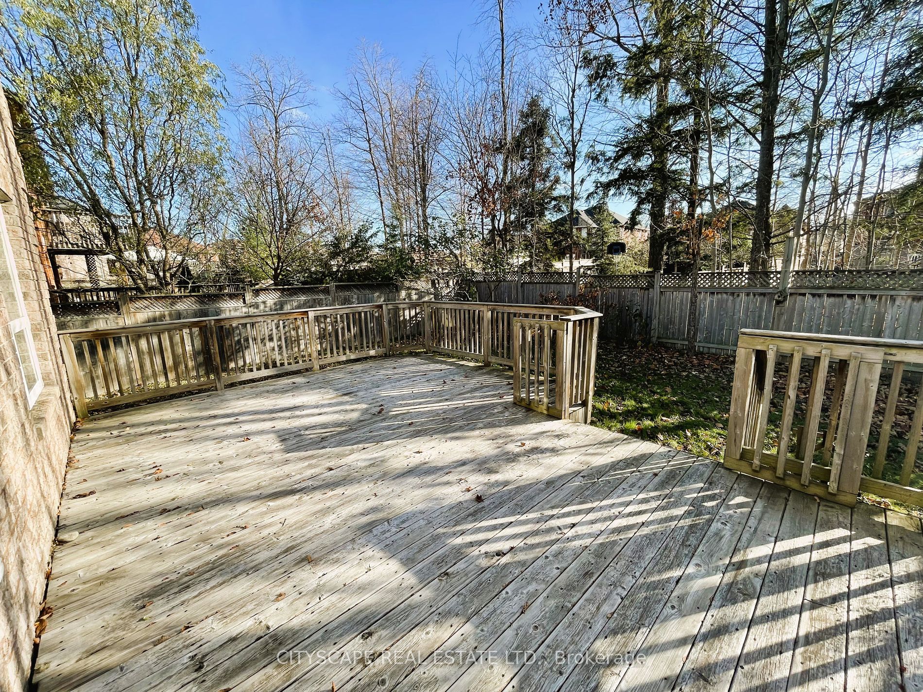 96 Sandringham Dr