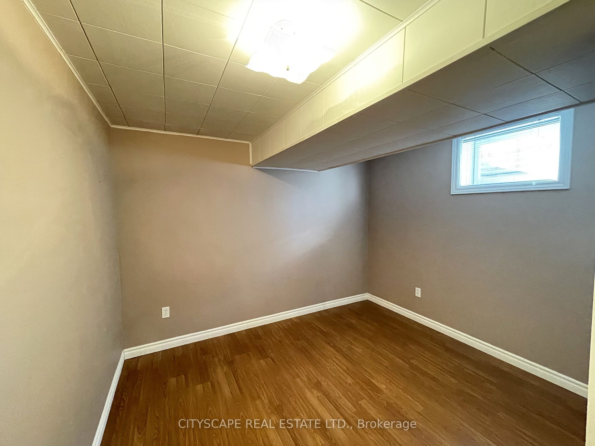 96 Sandringham Dr