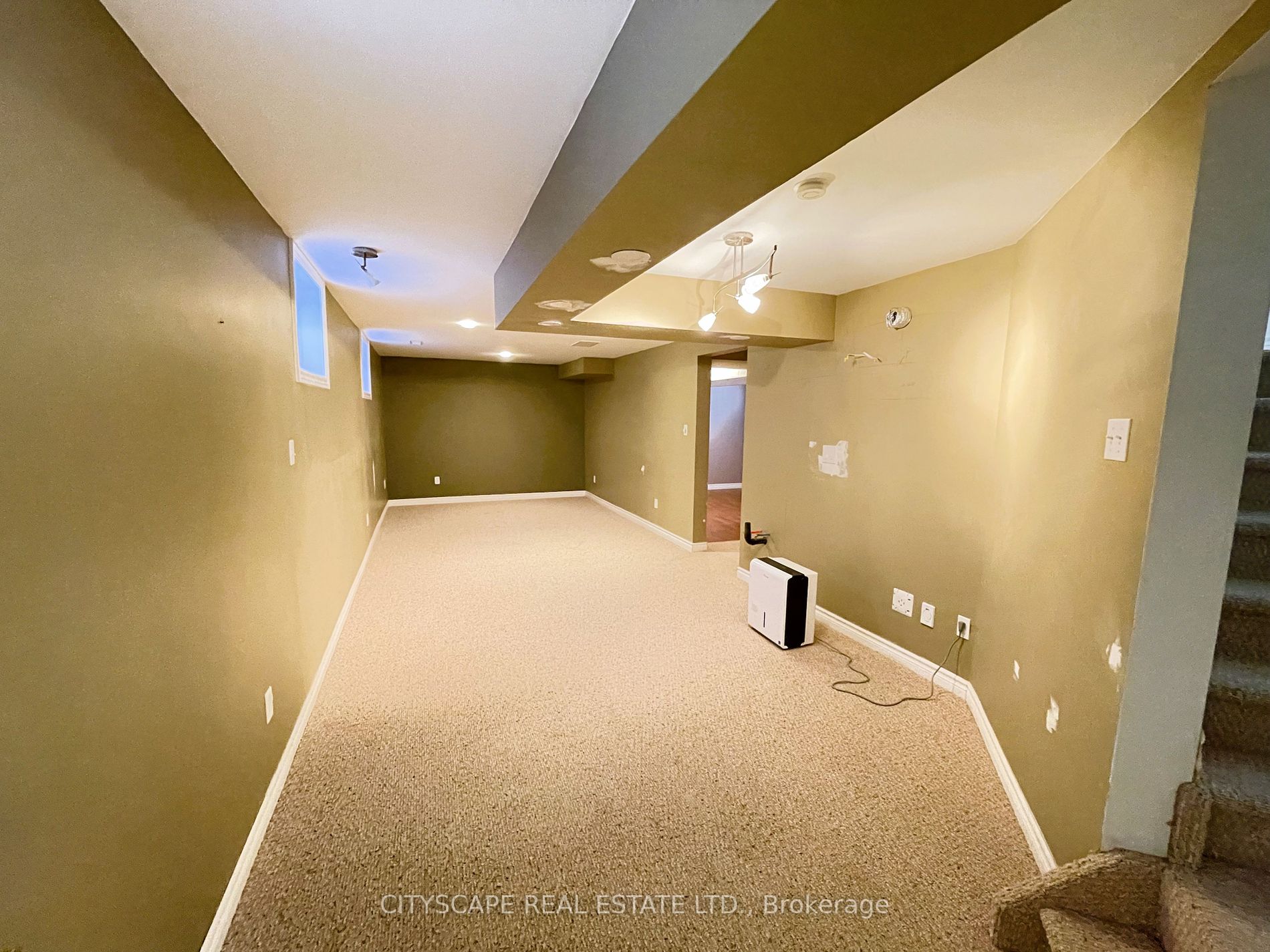 96 Sandringham Dr
