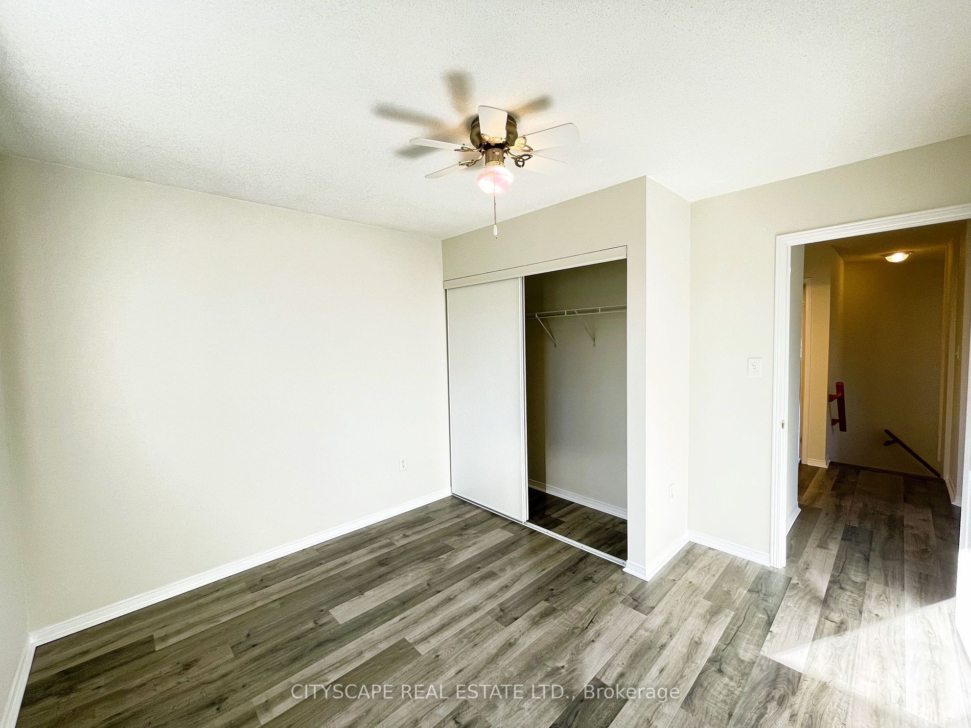 96 Sandringham Dr