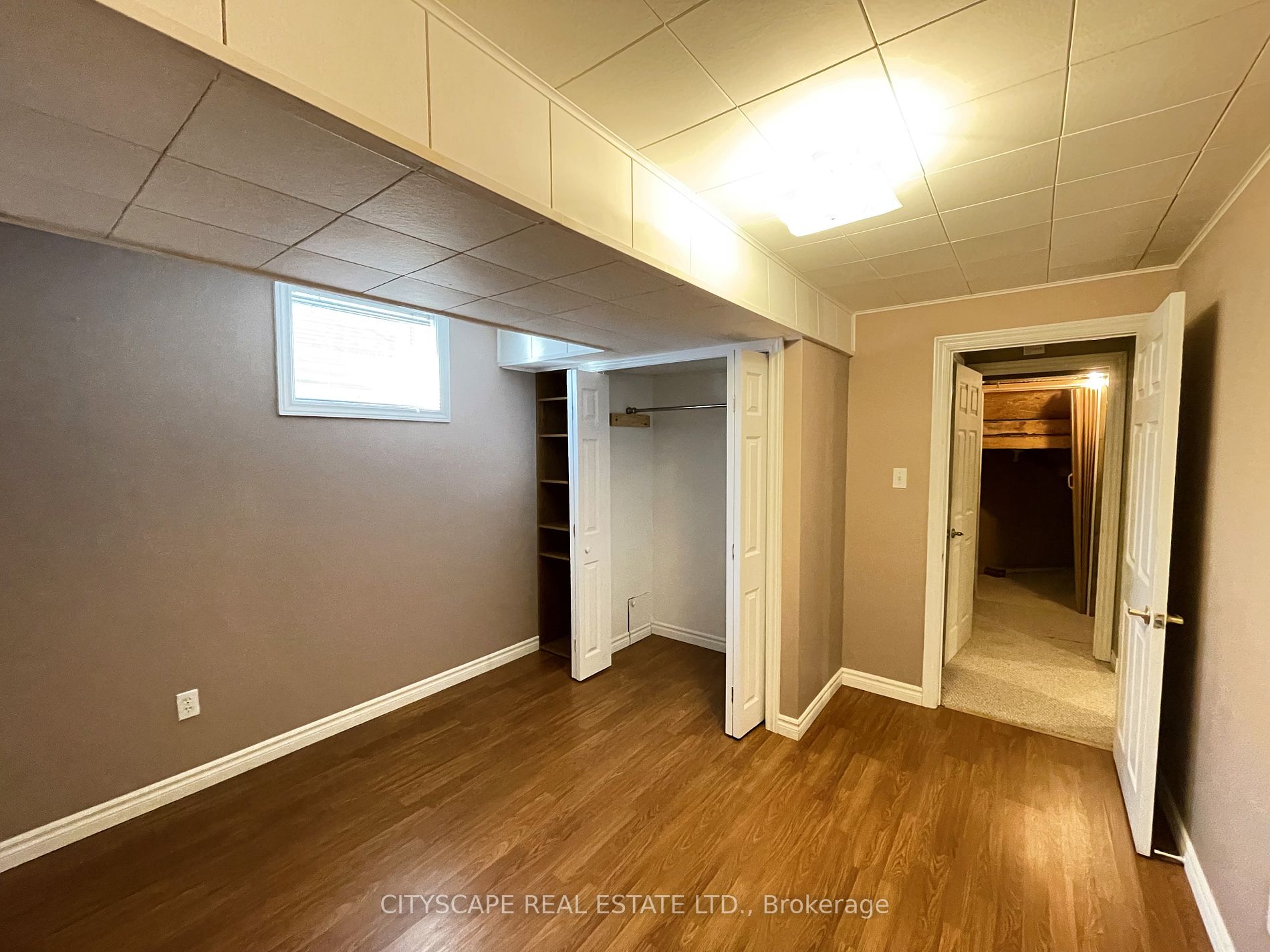 96 Sandringham Dr