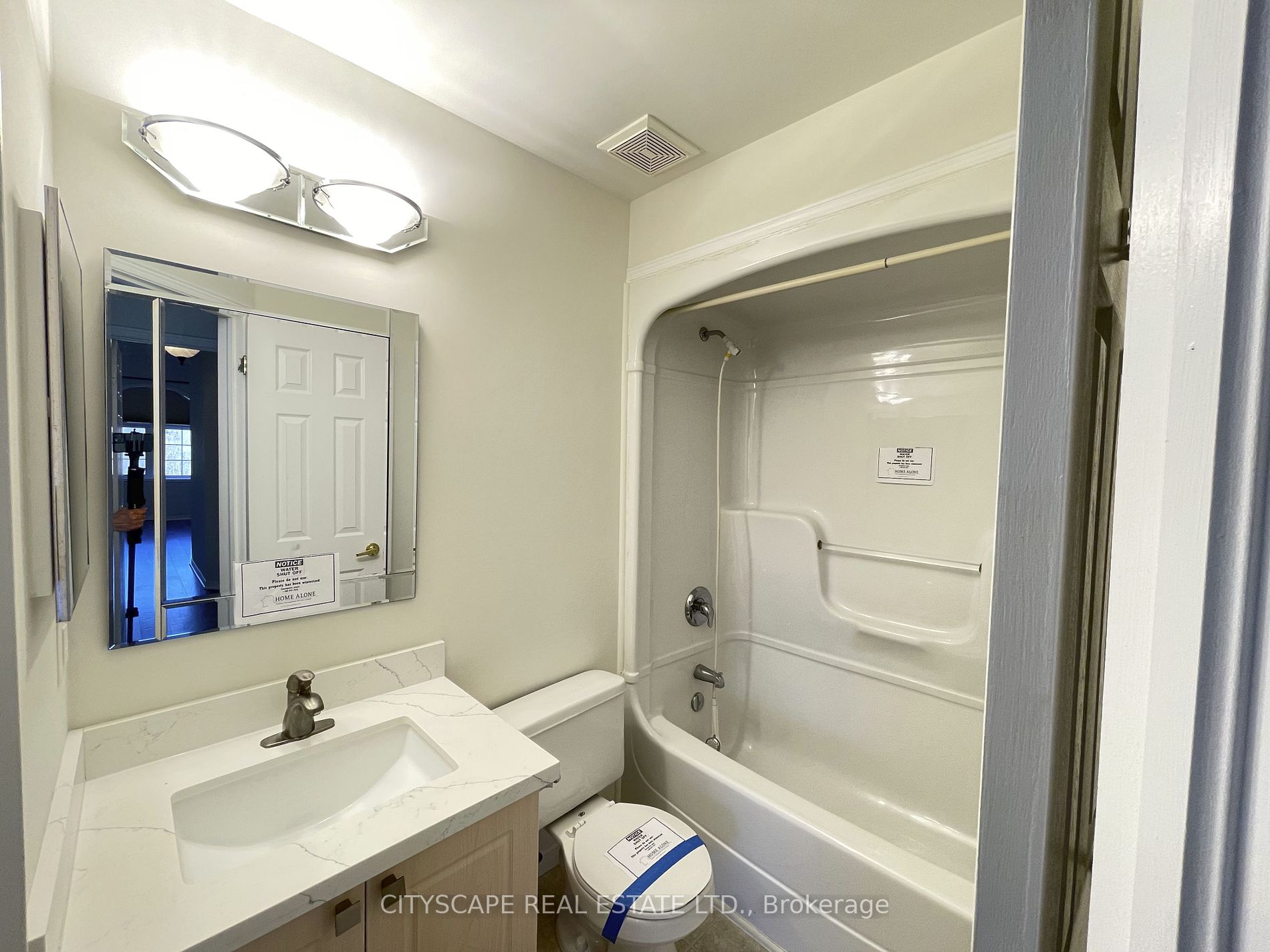 96 Sandringham Dr