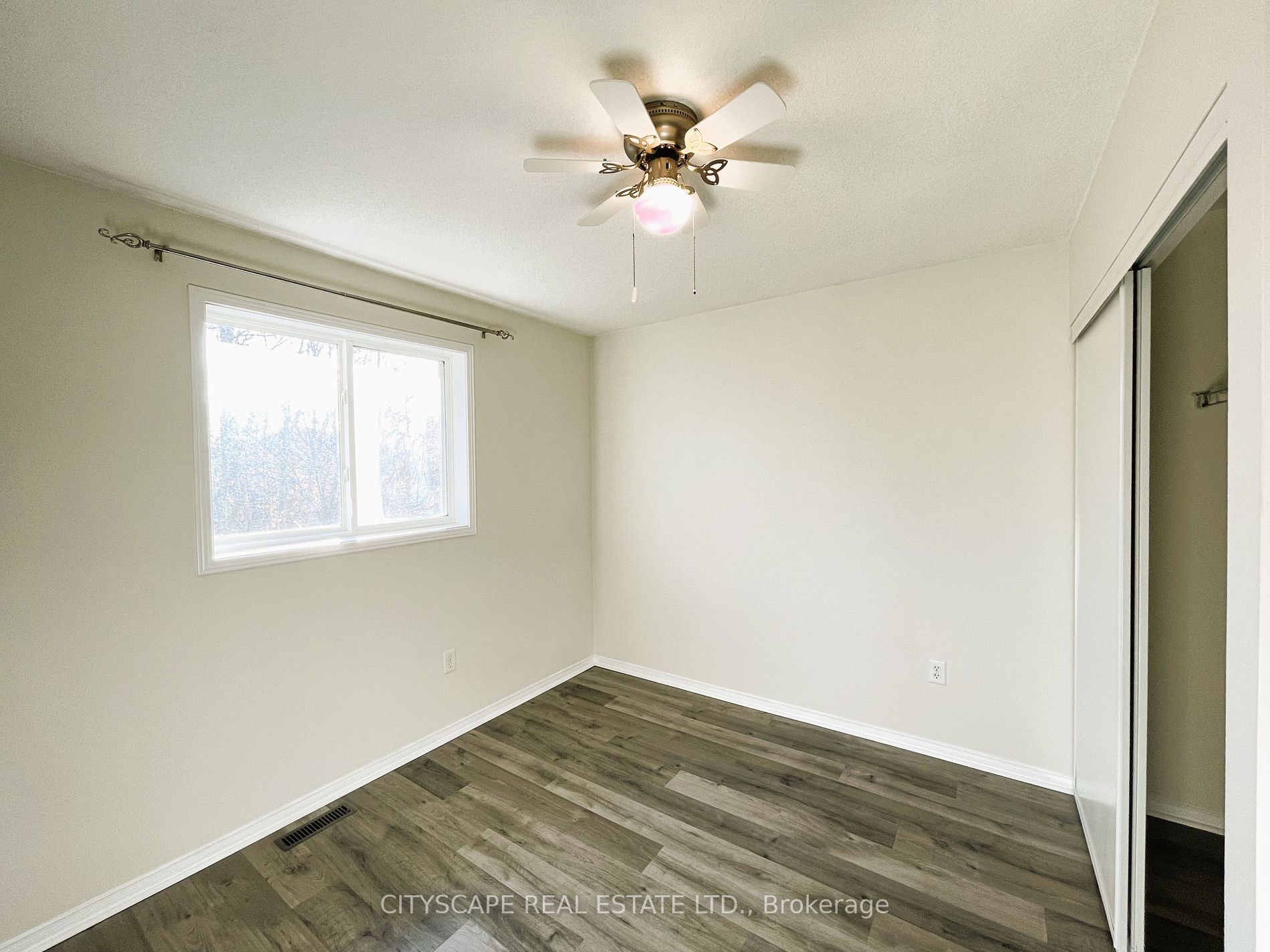 96 Sandringham Dr