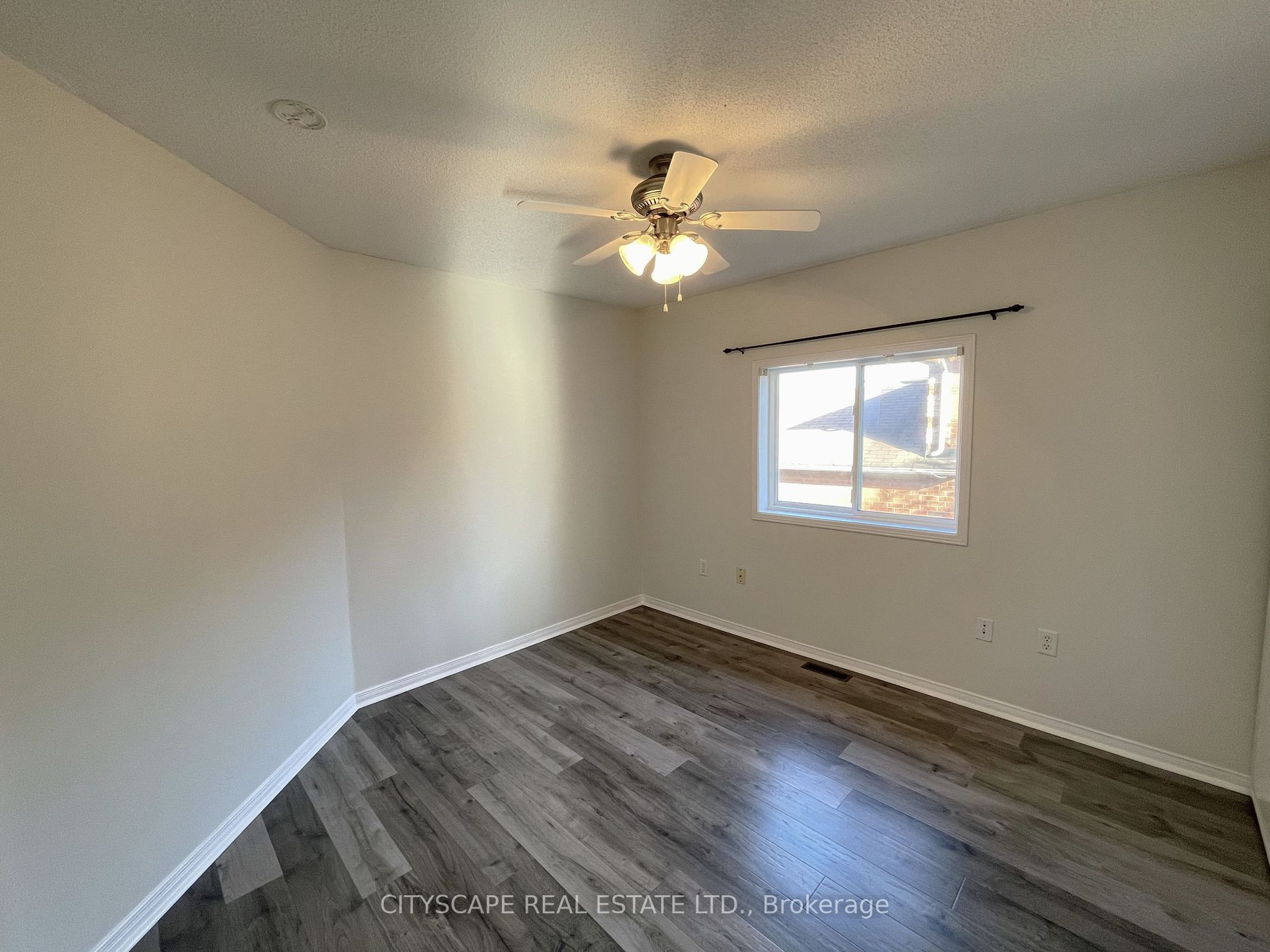 96 Sandringham Dr