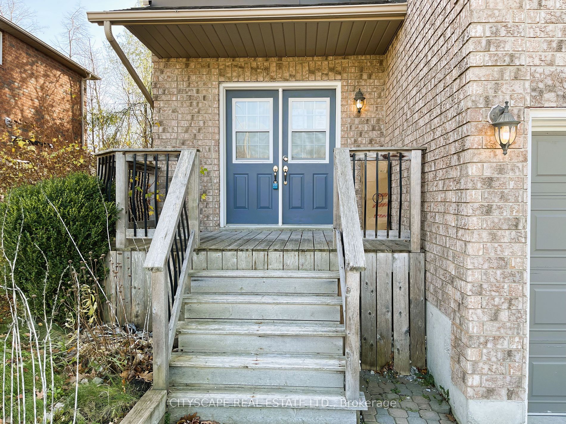 96 Sandringham Dr