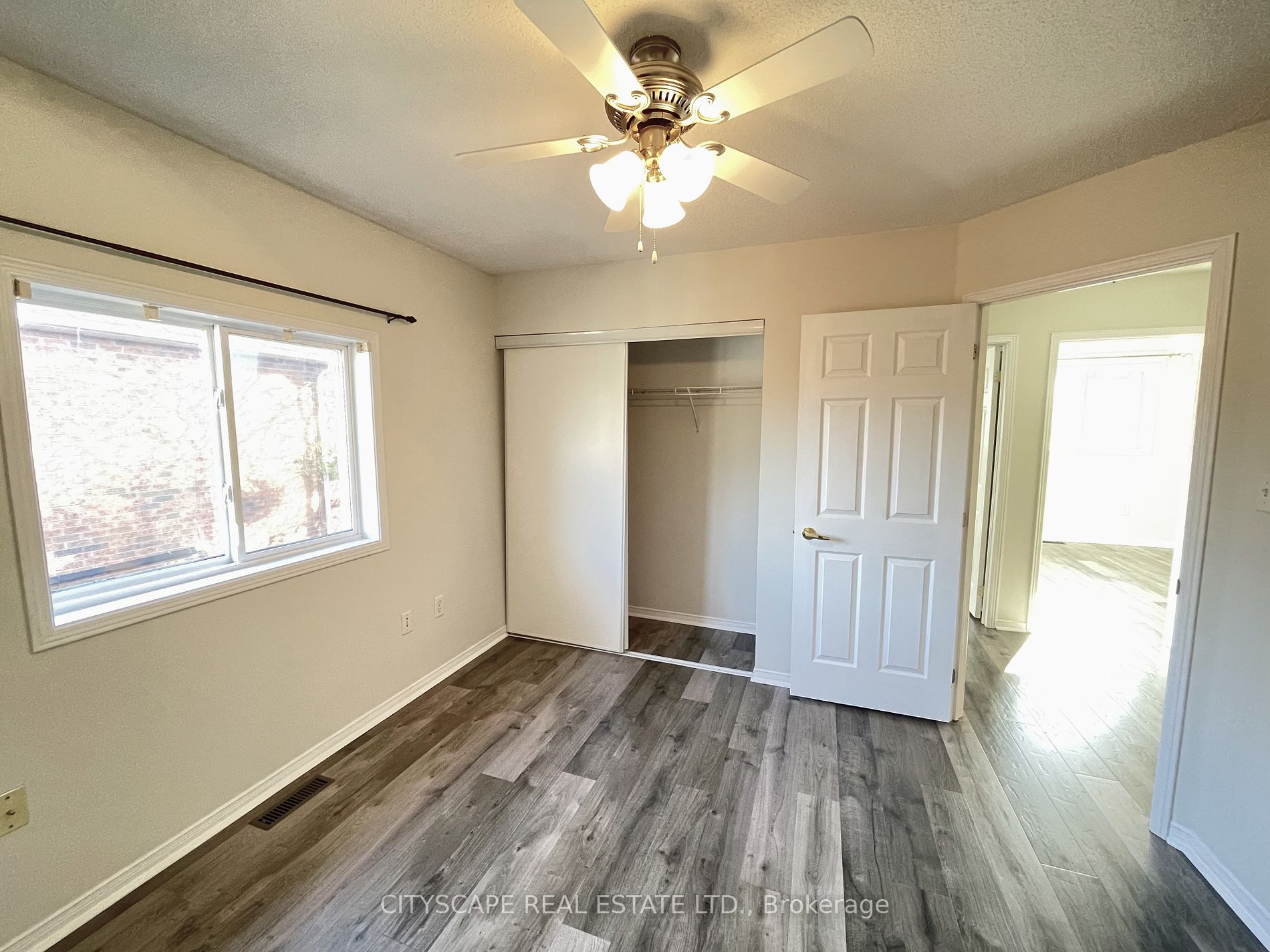 96 Sandringham Dr