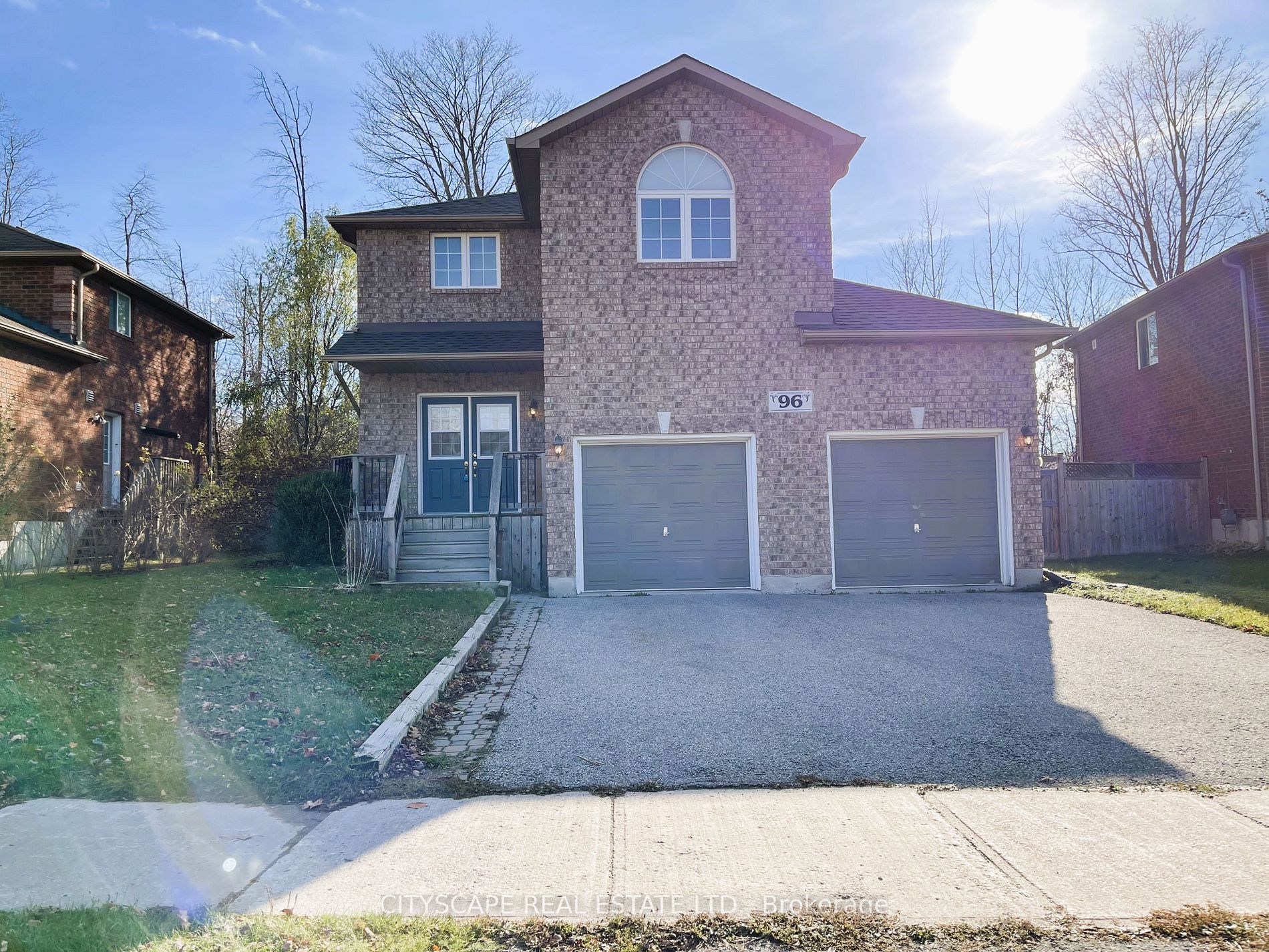 96 Sandringham Dr