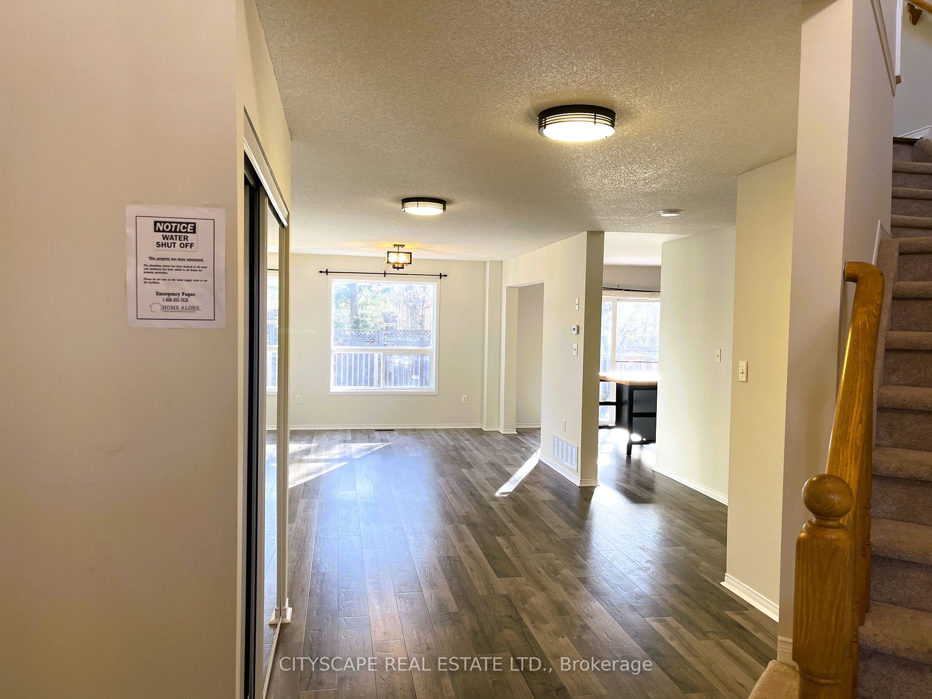 96 Sandringham Dr
