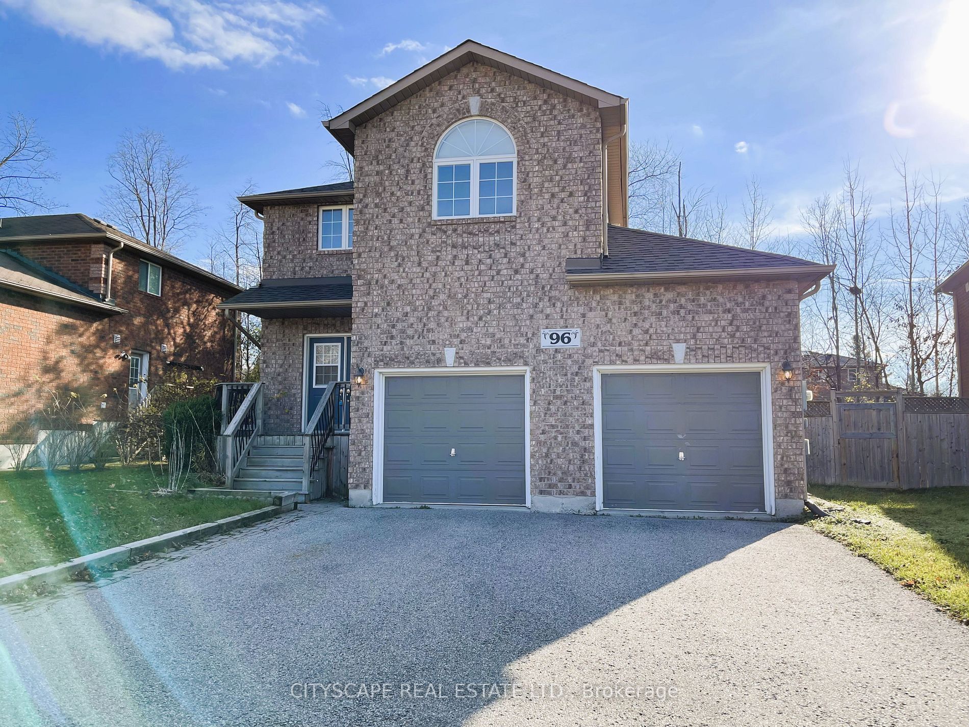 96 Sandringham Dr