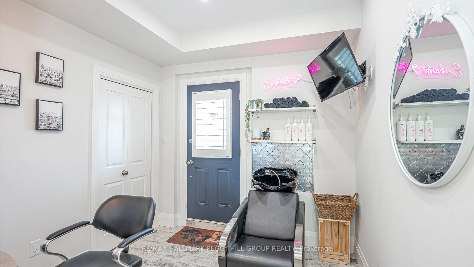 1792 Flos Road 7 West Rr2