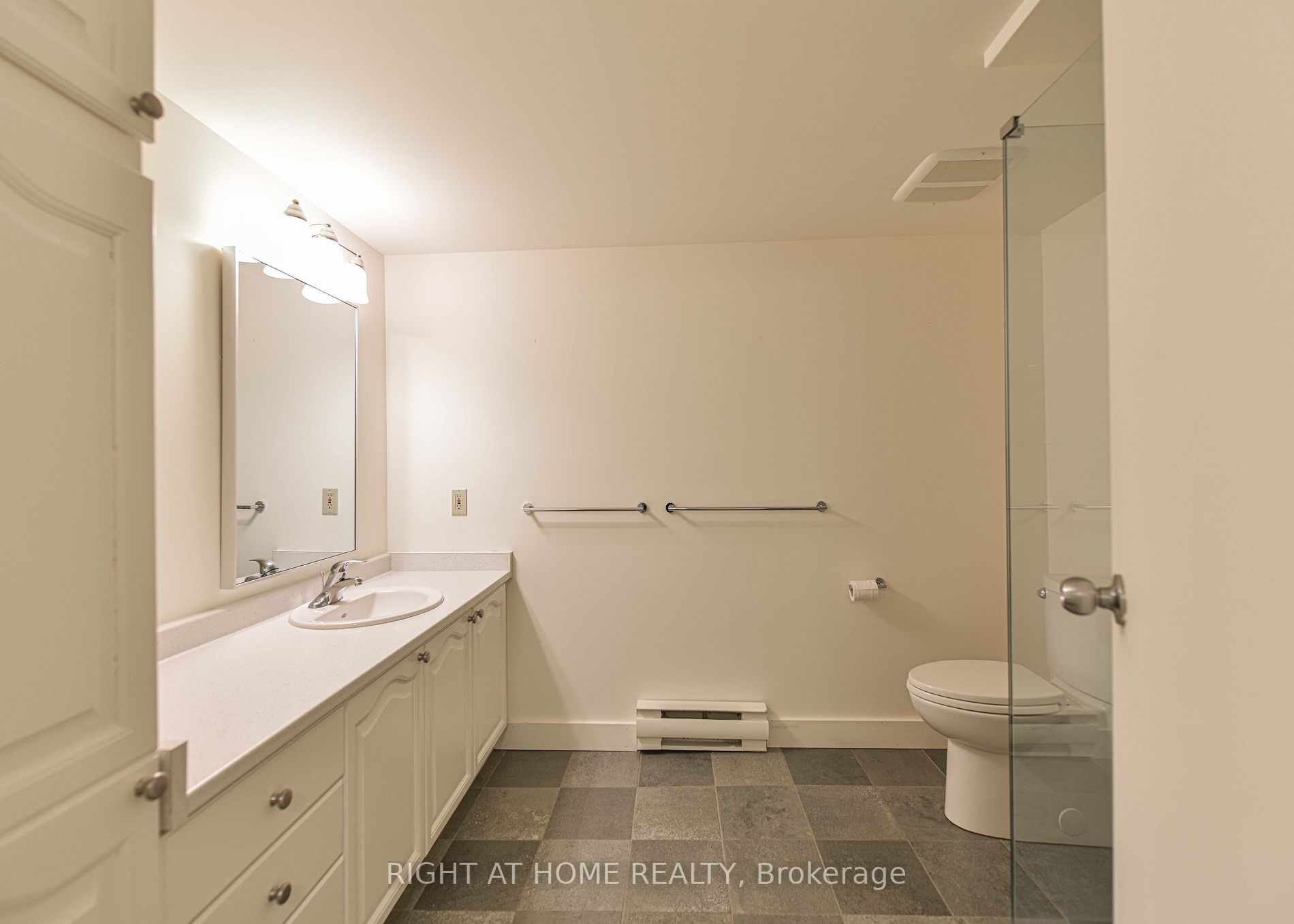95 Matchedash St N, #203