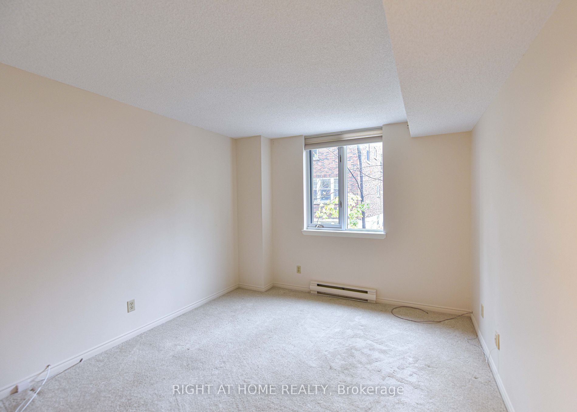 95 Matchedash St N, #203