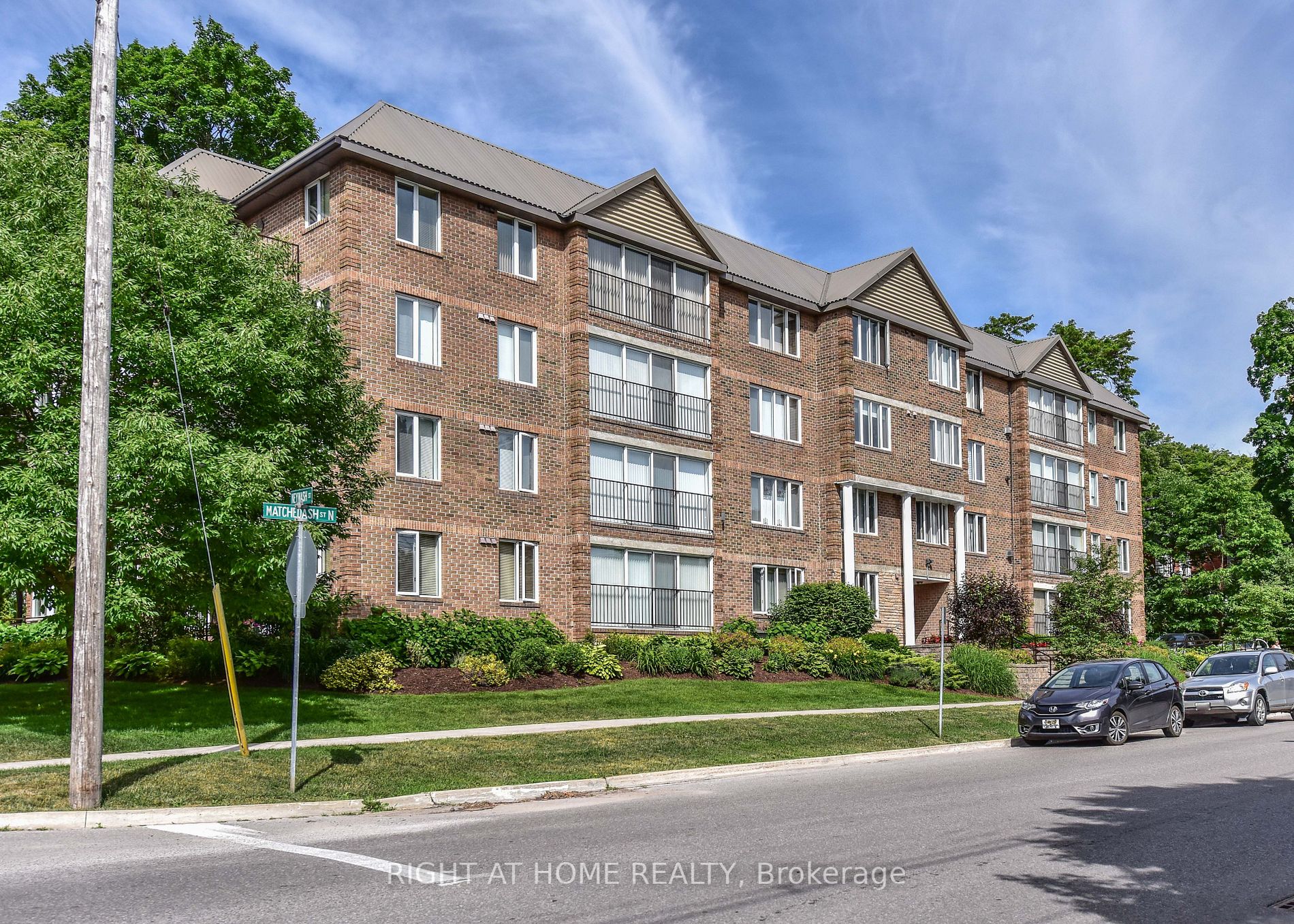 95 Matchedash St N, #203