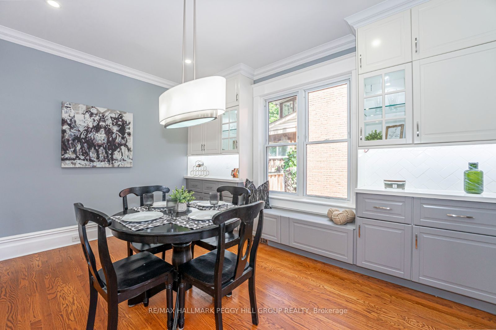 36 Sophia St W