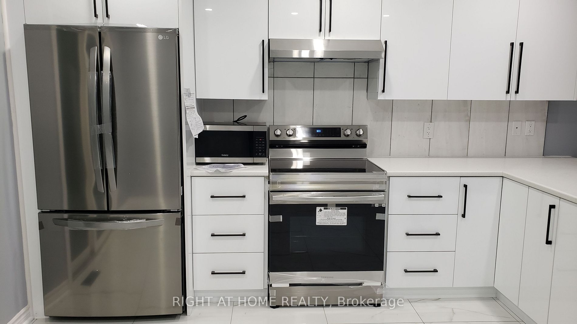 15 Addison Tr, #Upper