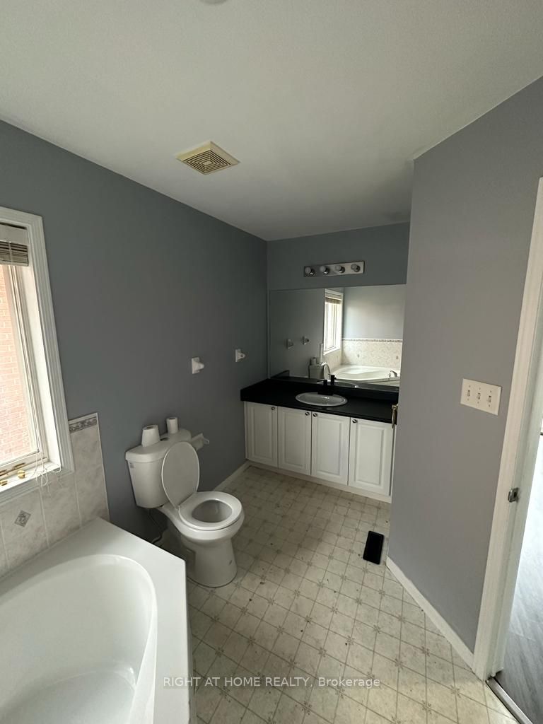 15 Addison Tr, #Upper