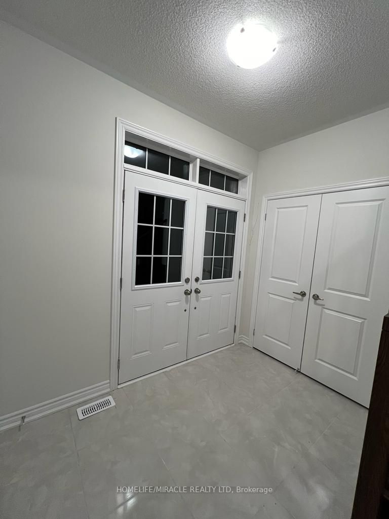 15 Ludlow Dr