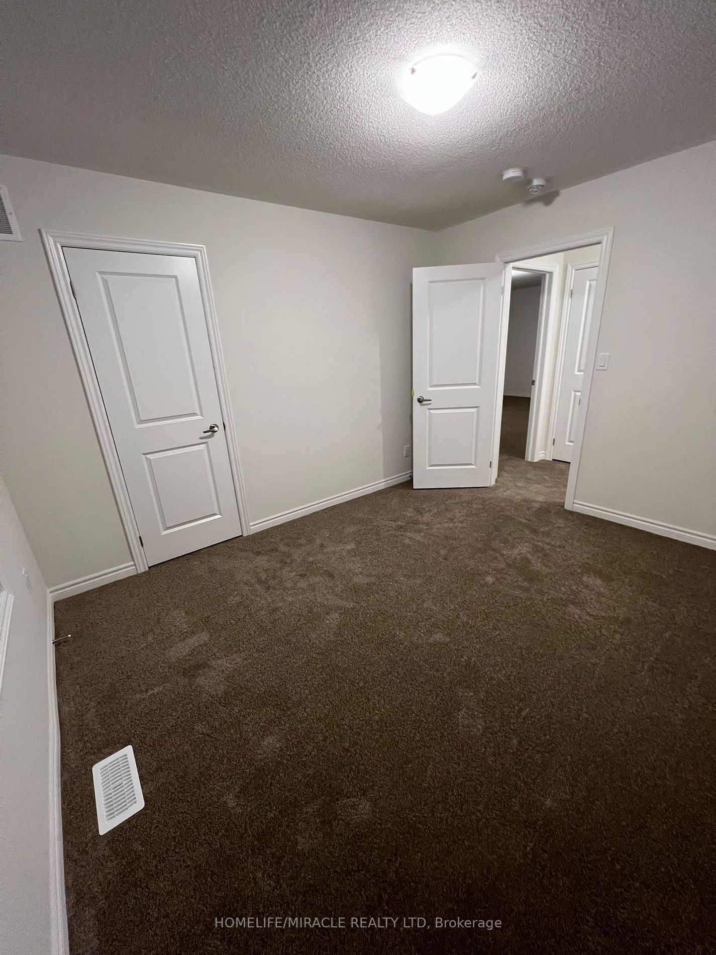 15 Ludlow Dr