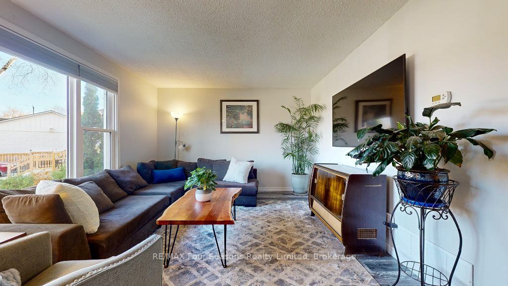 15 Braniff Crt