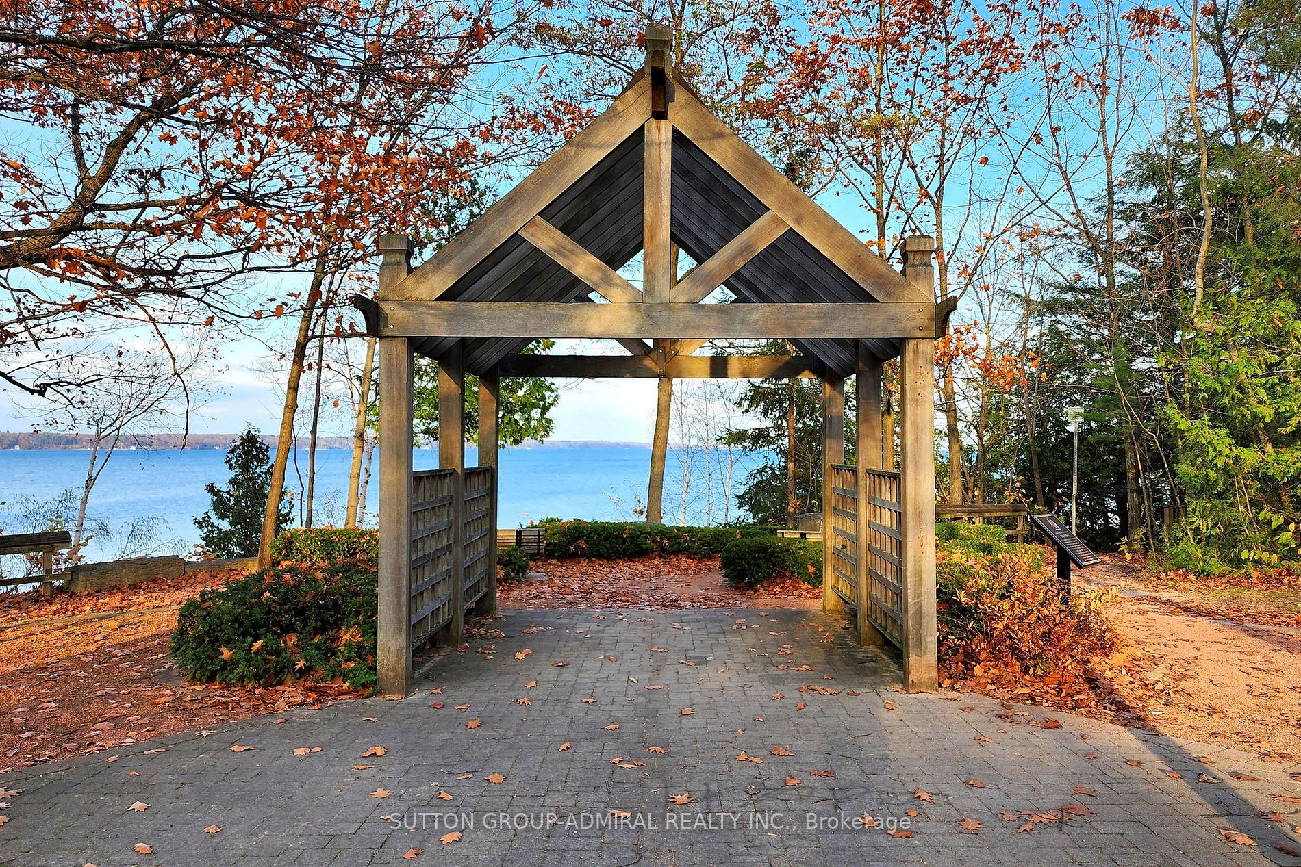 41 Grand Forest Dr N
