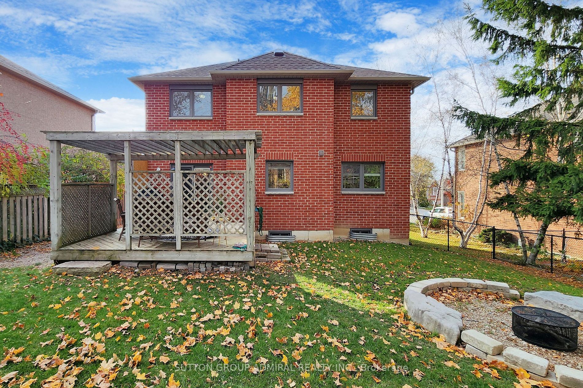 41 Grand Forest Dr N