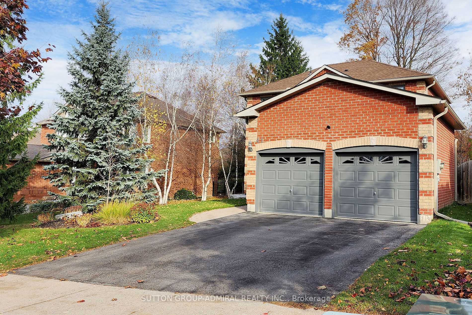 41 Grand Forest Dr N