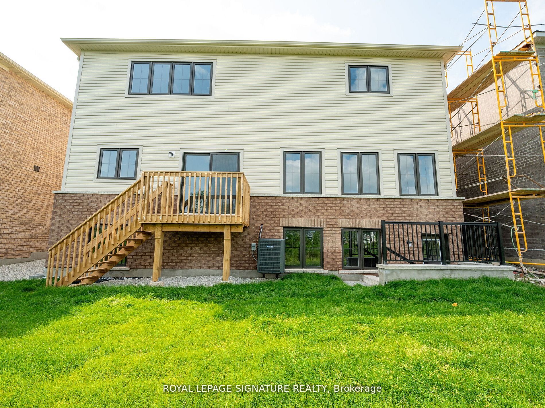 209 Warden St