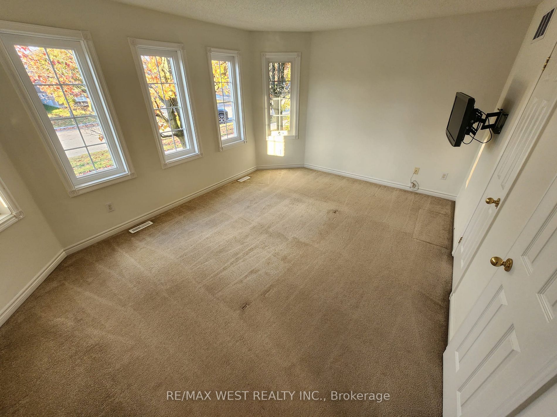 7 Watson Dr