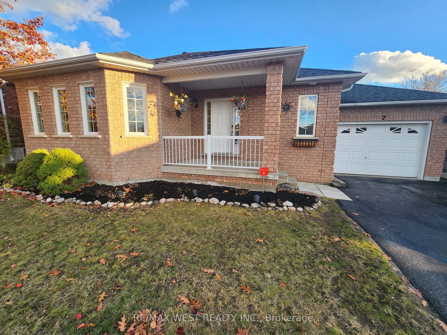 7 Watson Dr