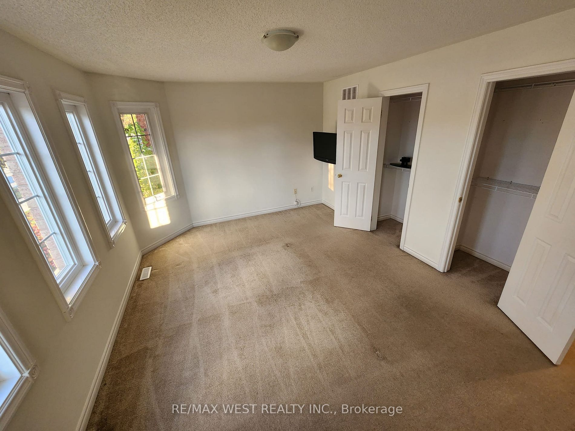 7 Watson Dr