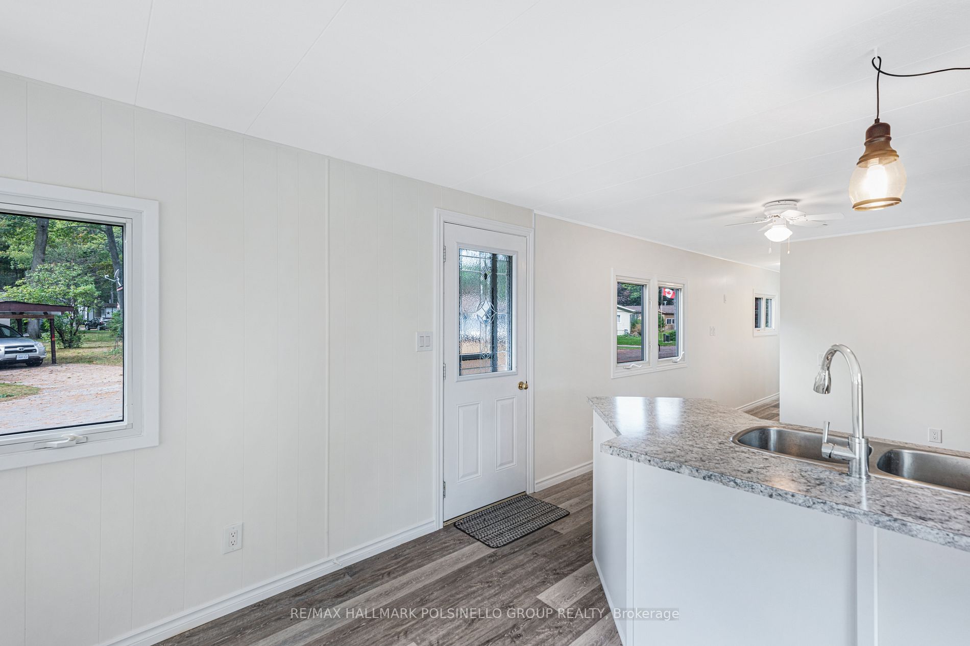 6 Carruthers Street S