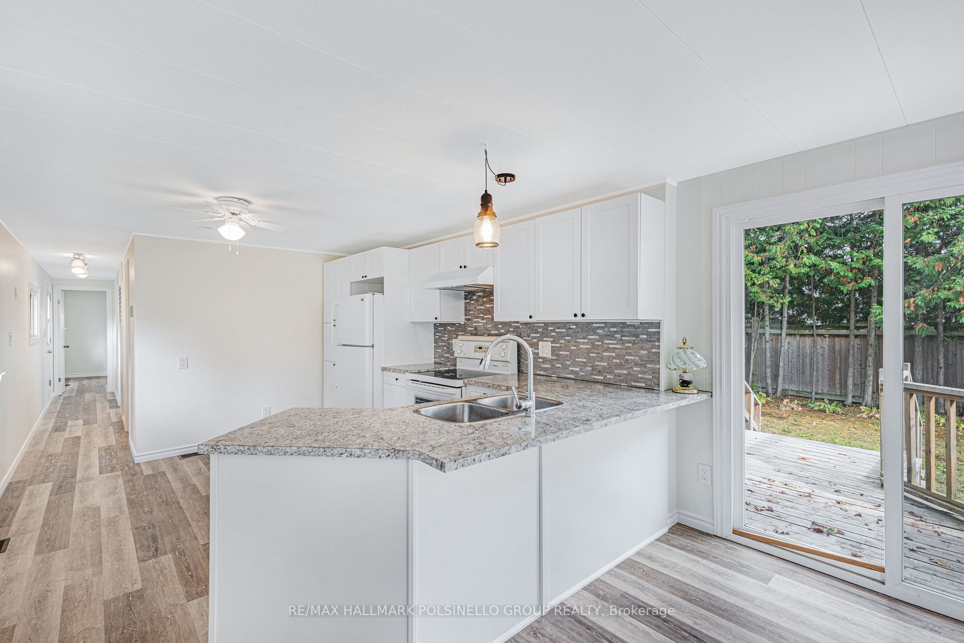 6 Carruthers Street S