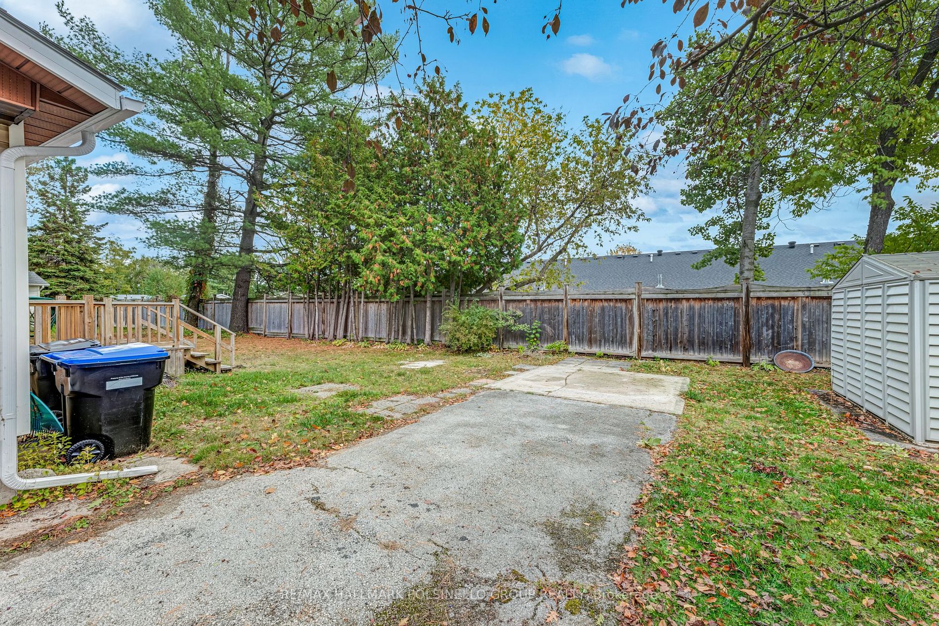 6 Carruthers Street S